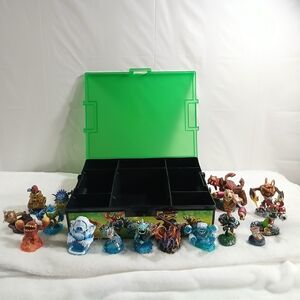 Skylanders Video Game Figures Lot Of 16 With Carrying Case